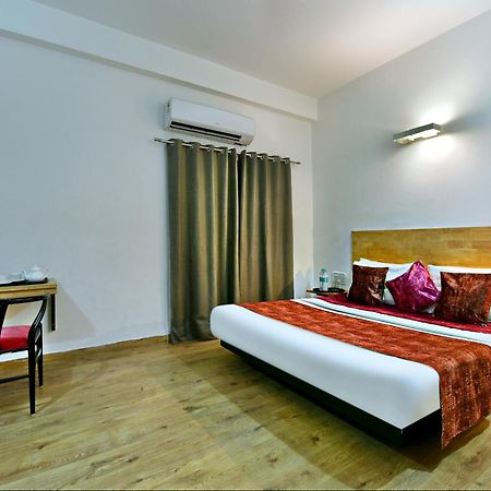 Divine Inn Couple Friendly Hotel Near Sector 51 Metro Station Noida Ngoại thất bức ảnh