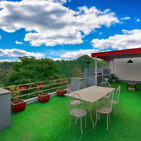 Divine Inn Couple Friendly Hotel Near Sector 51 Metro Station Noida Ngoại thất bức ảnh