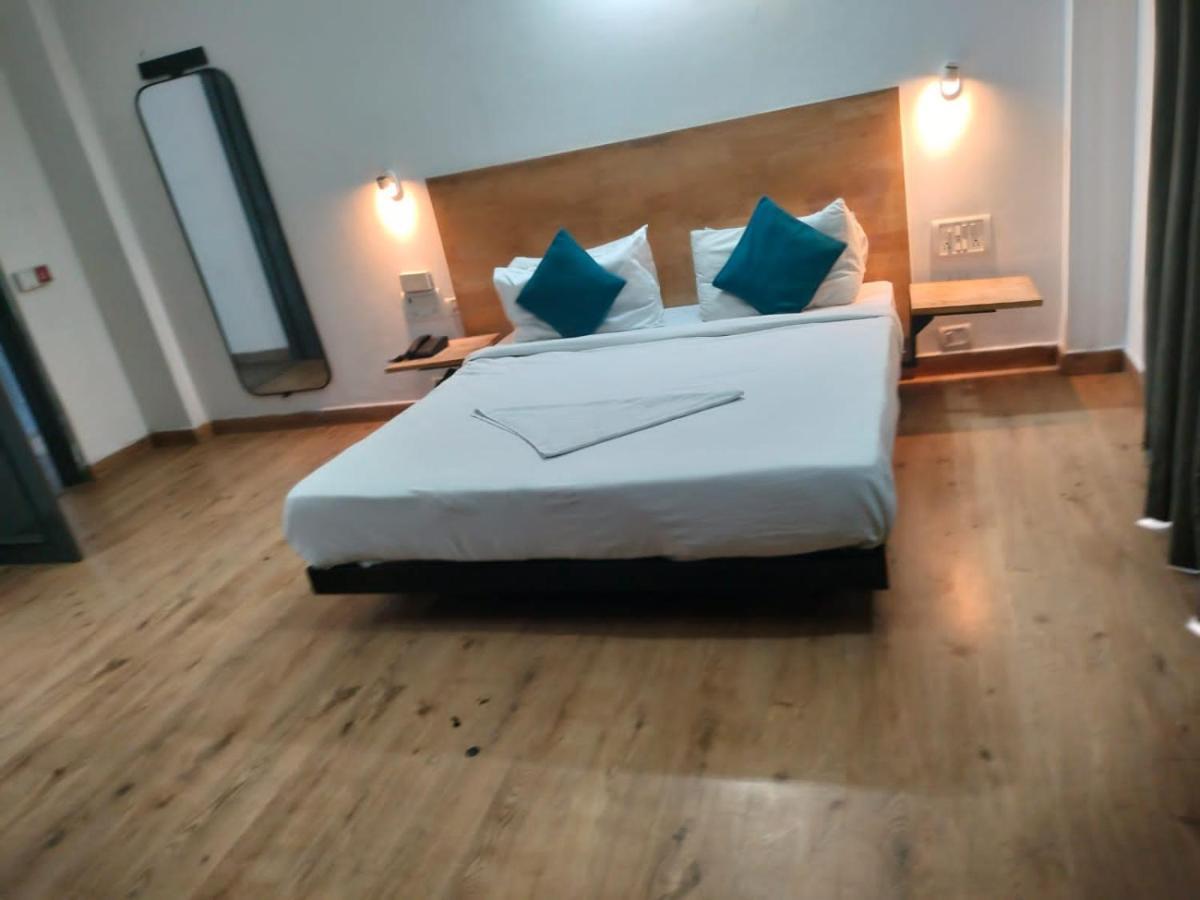 Divine Inn Couple Friendly Hotel Near Sector 51 Metro Station Noida Ngoại thất bức ảnh