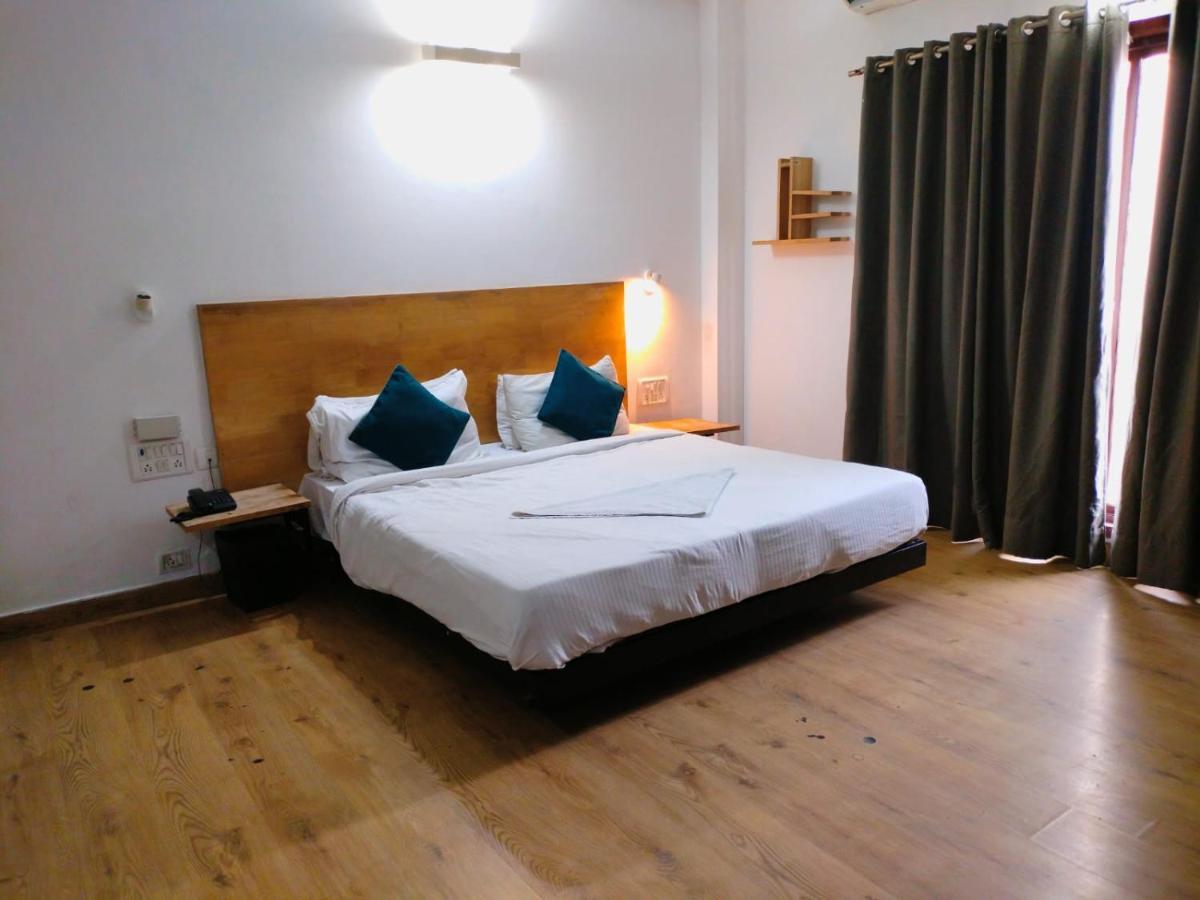 Divine Inn Couple Friendly Hotel Near Sector 51 Metro Station Noida Ngoại thất bức ảnh