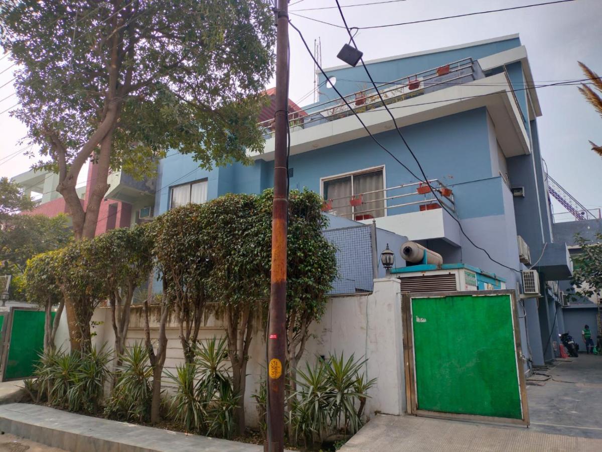 Divine Inn Couple Friendly Hotel Near Sector 51 Metro Station Noida Ngoại thất bức ảnh
