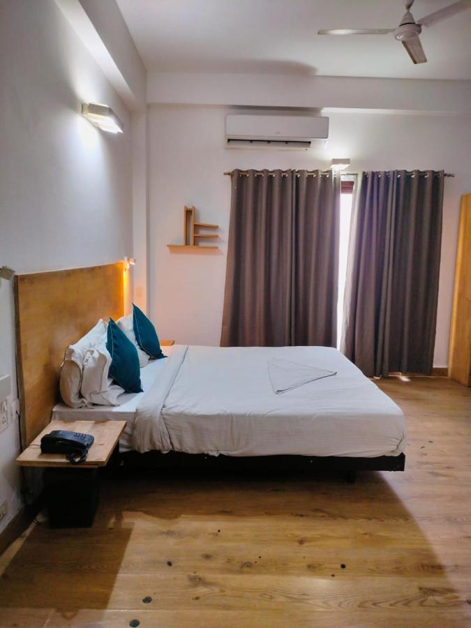 Divine Inn Couple Friendly Hotel Near Sector 51 Metro Station Noida Ngoại thất bức ảnh
