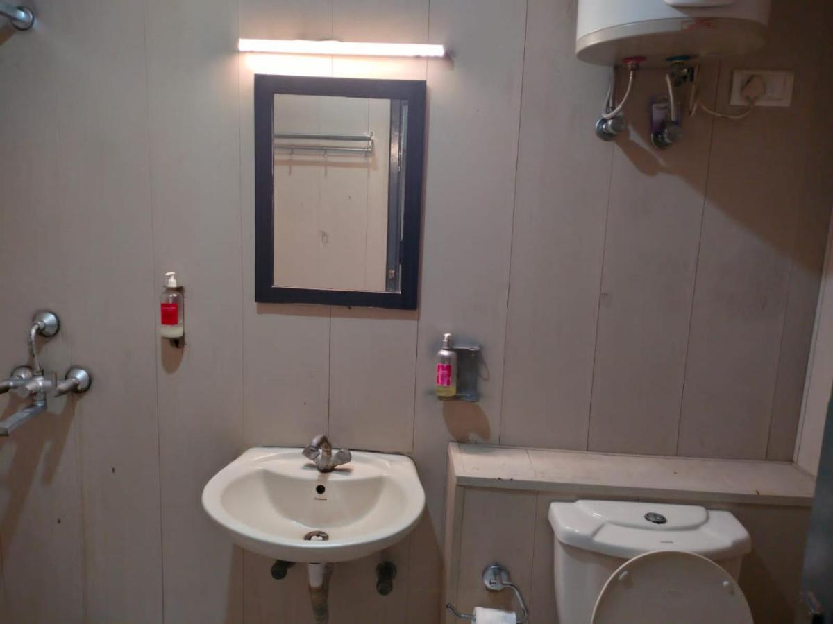 Divine Inn Couple Friendly Hotel Near Sector 51 Metro Station Noida Ngoại thất bức ảnh