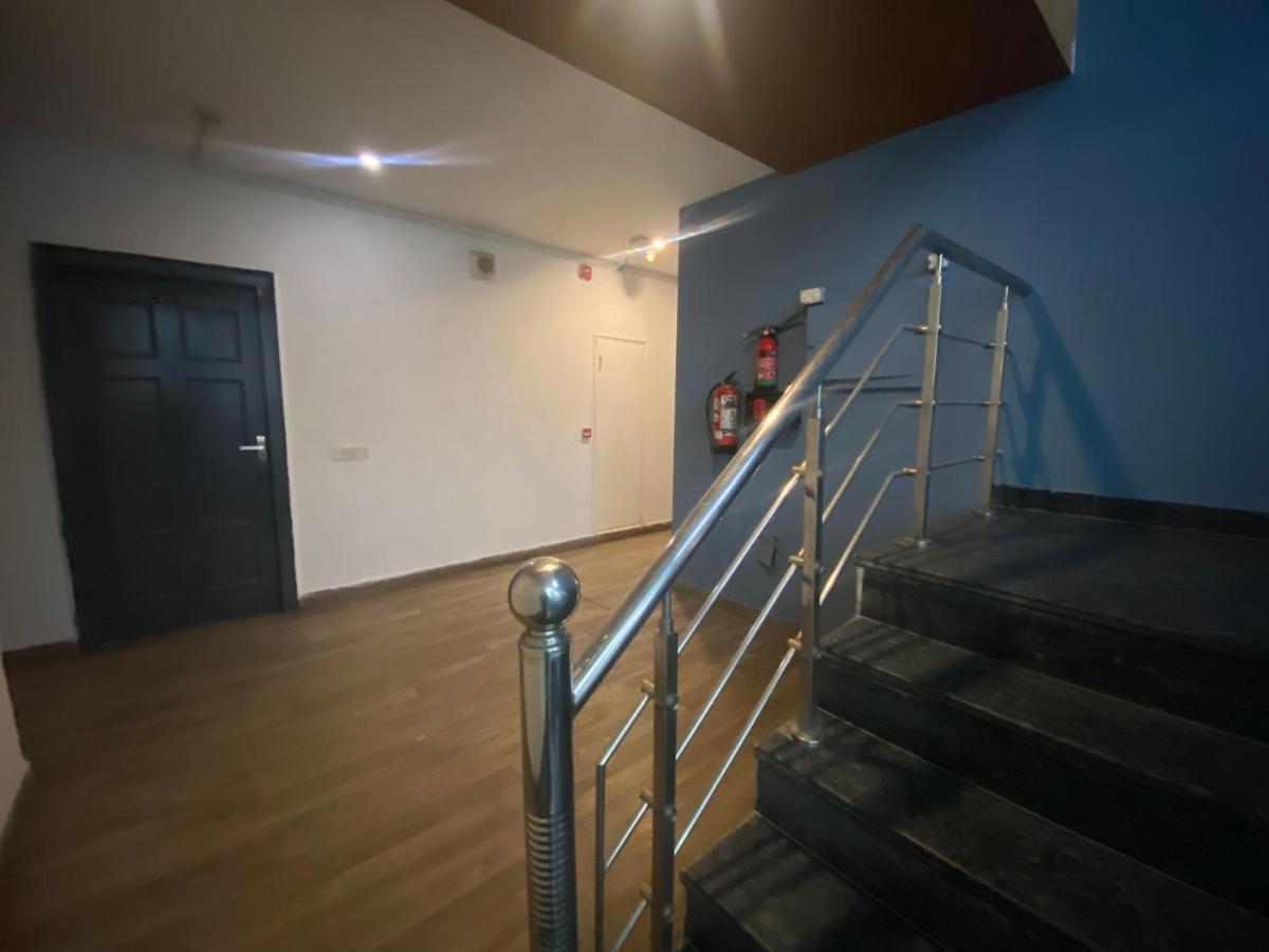 Divine Inn Couple Friendly Hotel Near Sector 51 Metro Station Noida Ngoại thất bức ảnh